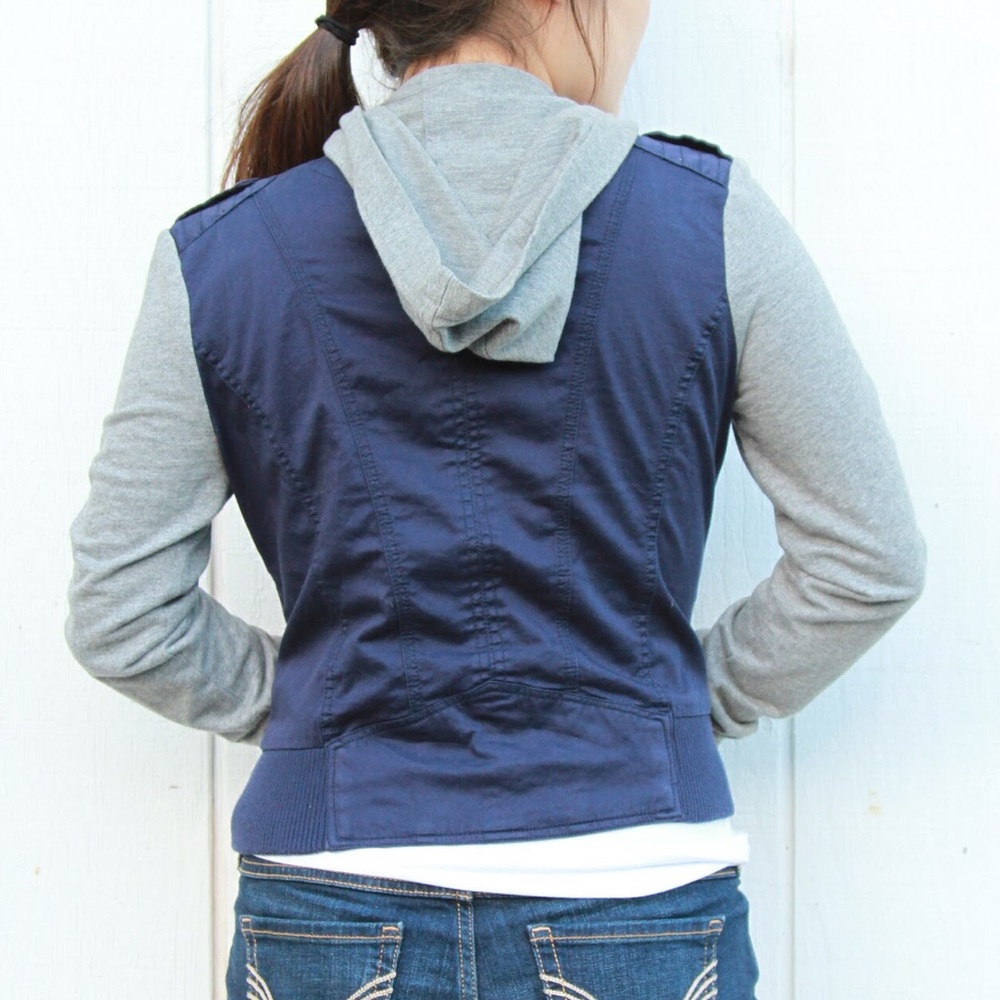 Small Jacket - Picture 2 of 2